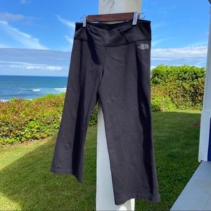 NORTH FACE Black VaporWick Cropped Pants 🔴